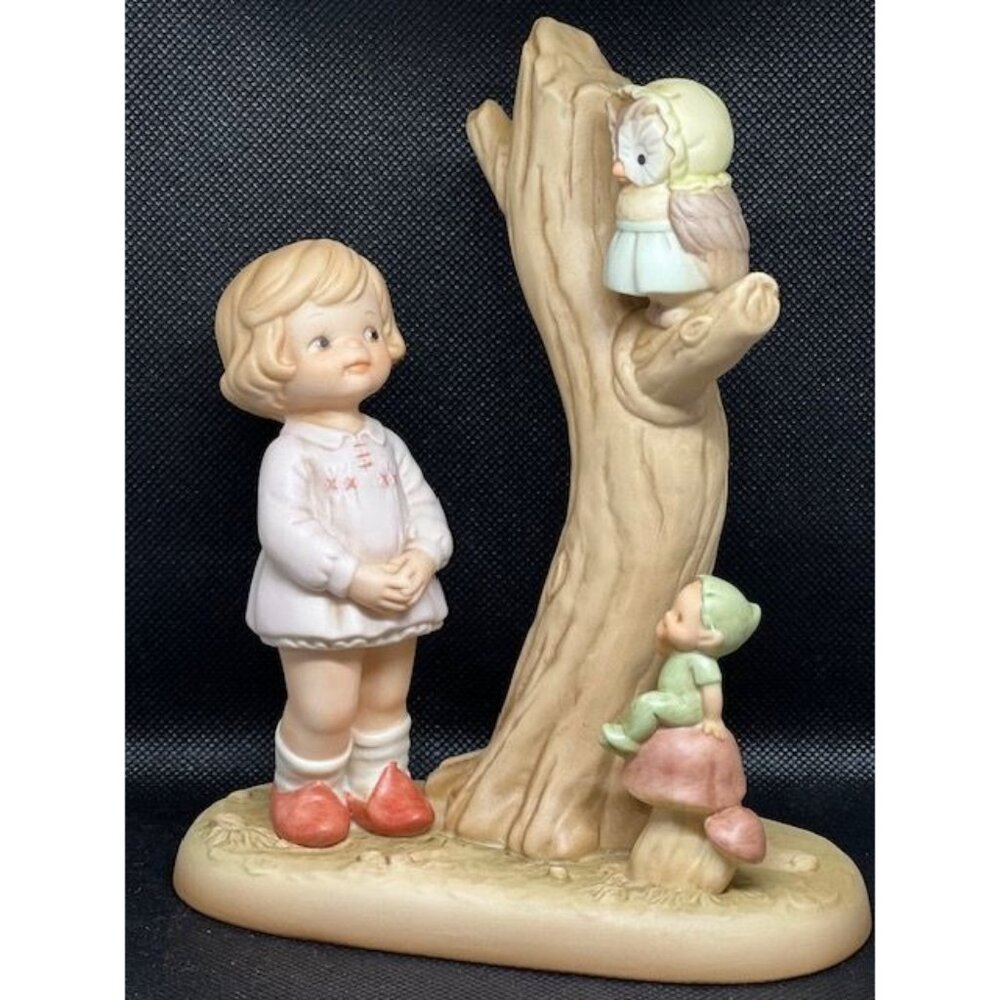 Enesco 1993 Heritage Commemorative Figurine "I'm Always Looking Out For You" Mem